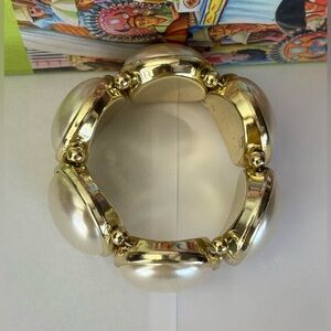 Elegant Chunky Gold & Cream Oversized Dome Cabochon Pearl-Like Stretch Bracelet